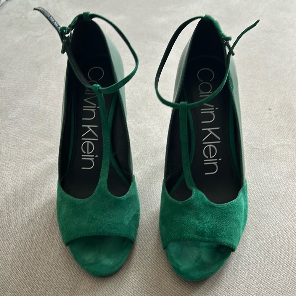 🍏 Calvin Klein Heels